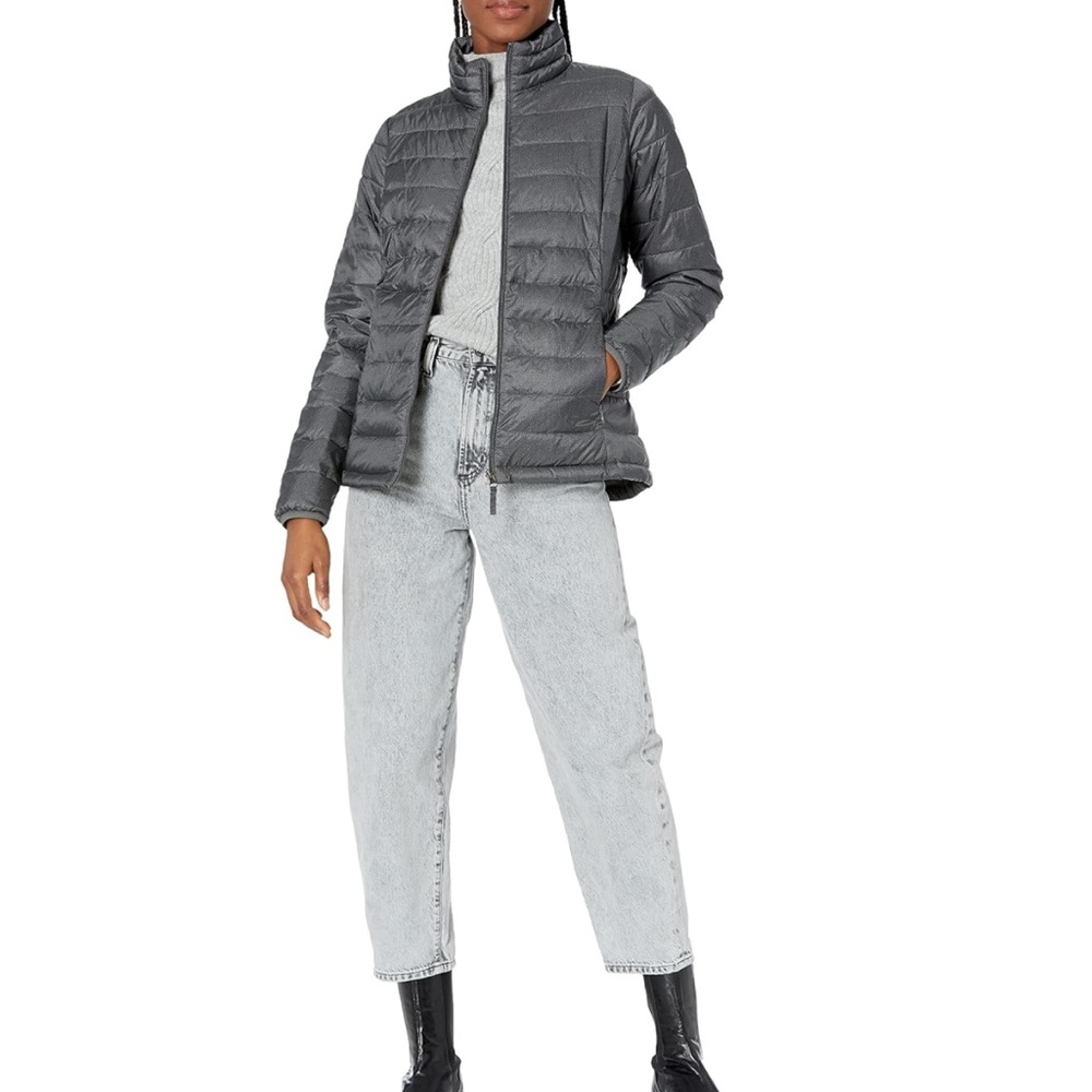Amazon Essentials Puffer Jacket Size Medium - Picture 3 of 12